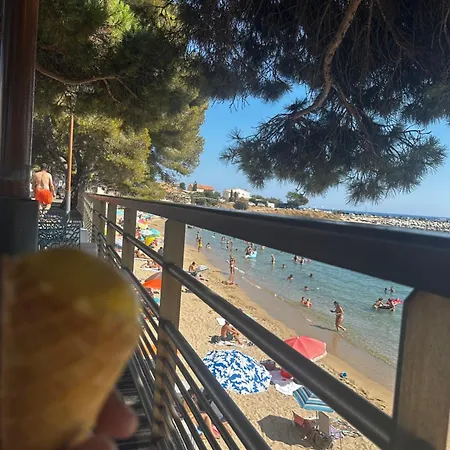 Entre St Raphael, St Tropez A 200m Des Calanques *